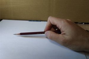 鉛筆画のリアルな絵の描き方-鉛筆の持ち方2
