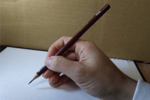 鉛筆画のリアルな絵の描き方-鉛筆の持ち方5